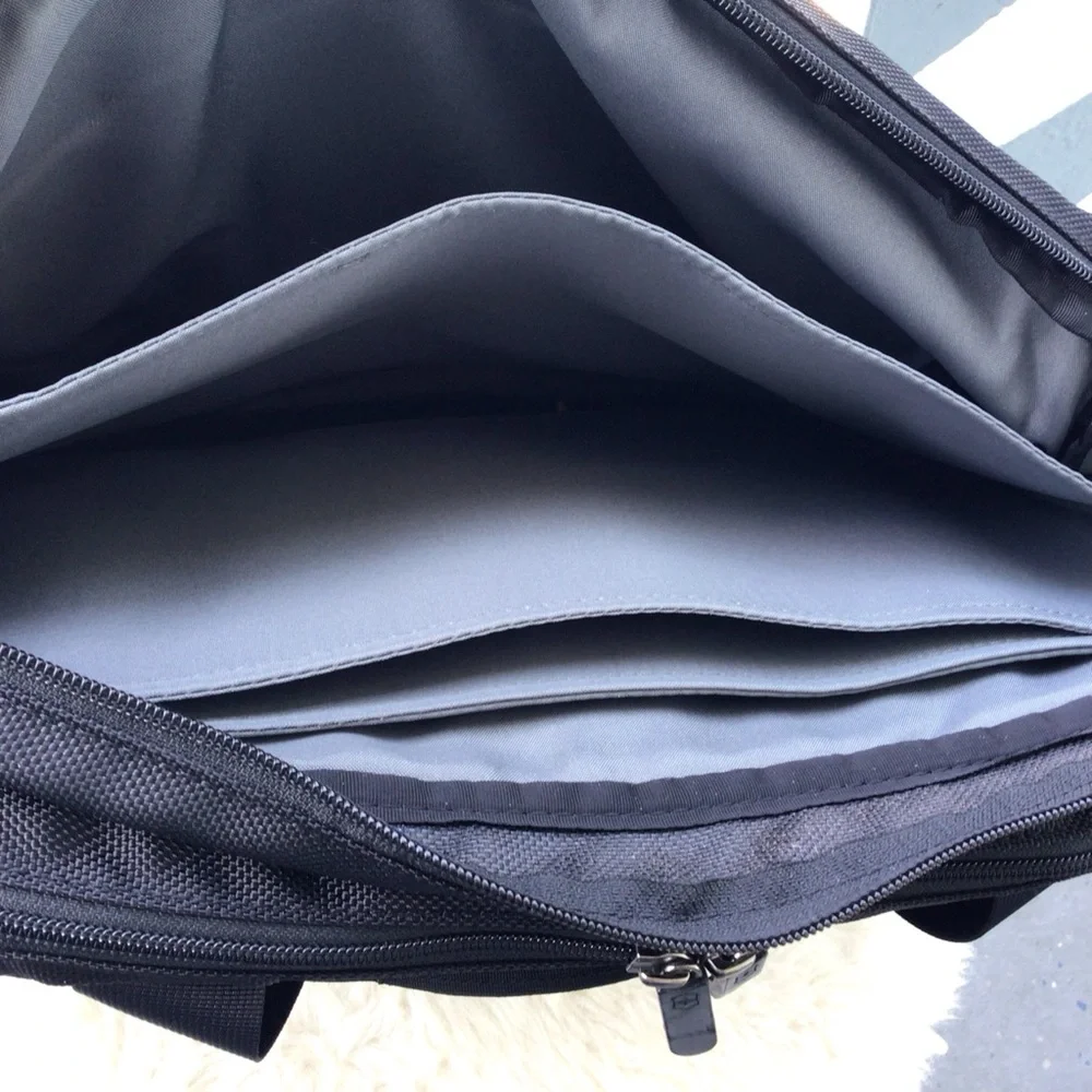 Victorinox Multi-Compartmental Laptop Briefcase Travel Bag Lightweight